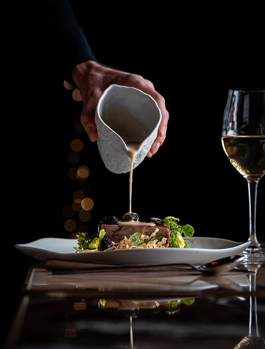 Plato servido durante una cena previa a una Silent Party en el restaurante Dans le Noir ?