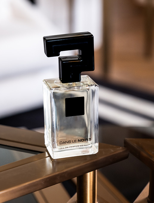 Flacon du parfum Dans le Noir ?