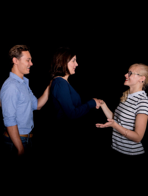 Personne accompagnant la fil indienne pour une formation sensorielle b2b